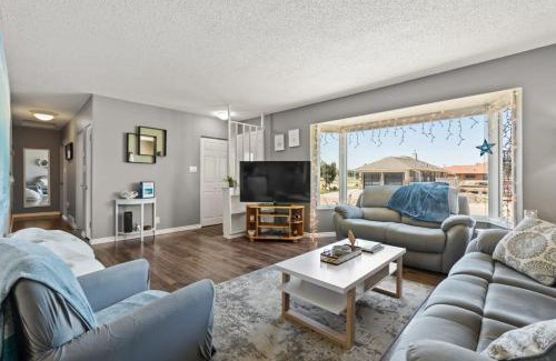 Drumheller Casa | Bahama Breeze I Hot Tub I Pool I 5 Bedroom