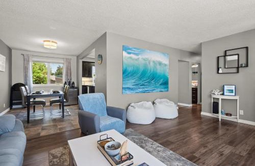 Drumheller Casa | Bahama Breeze I Hot Tub I Pool I 5 Bedroom