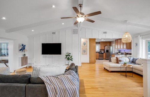 Palm Harbor Casa | Bahama Haven Saltwater Canal Pool Home w dock and boat lift