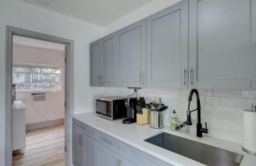 Victoria Park Apartamento | Bahama Mama Las Olas and Holiday Park w Hot Tub