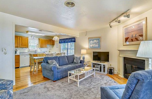 Bethany Beach Casa | Bahamas Beach Cottages house w/private washer and dryer & WiFi - close to beach