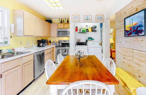 Bethany Beach Casa | Bahamas beach cottages home in great location with washer & dryer, WiFi