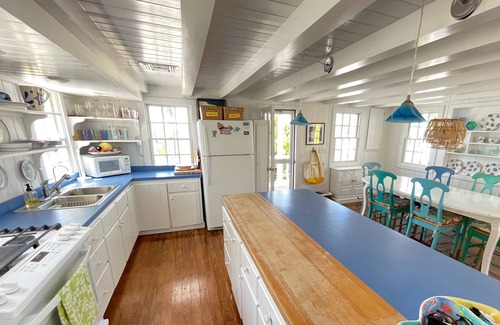 Hope Town Cabaña | Bahamian cottage & guest house. Beach access & harbour views..best spot in town!