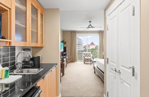 Baytowne Wharf Condominio | Bahia Studio at Baytowne Wharf! Overlooks Tropical Pool, Hot Tub, Beach Tram!