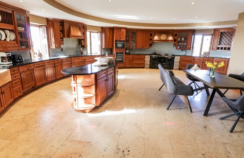 Wild Atlantic Way Cabaña | BAILE NA CILLE, pet friendly in Lettermullen, County Galway
