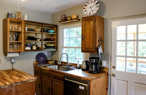 Hot Springs Casa | Bailey Hot Springs - In Town, Dog Friendly!