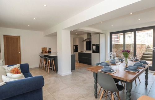 North Dalton Cabaña | BAILEY HOUSE, pet friendly, with pool in Pocklington