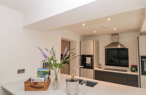 North Dalton Cabaña | BAILEY HOUSE, pet friendly, with pool in Pocklington