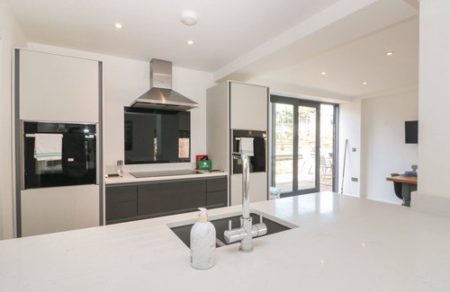 North Dalton Cabaña | BAILEY HOUSE, pet friendly, with pool in Pocklington
