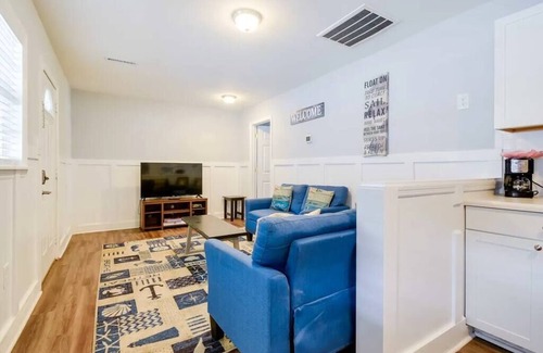 Atlantic Beach Casa | Bailey's Beach Cottage Unit 2