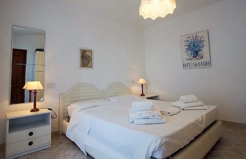 Baja Sardinia Casa | BAJA SARDINIA BONITO APARTAMENTO A 50 METROS DEL MAR
