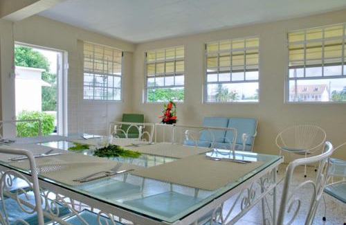 Dover Apartamento | Bajan Charm 1 Min Walk to Dover Beach, on The Gap