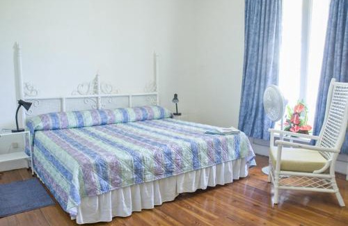 Dover Apartamento | Bajan Charm 1 Min Walk to Dover Beach, on The Gap