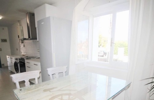 Bareyo Apartamento | Bajo con terraza en Ajo - Castellanos 12007