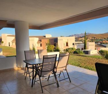 Vera Apartamento | Bajo con vistas a la piscina en Valle del Este Golf