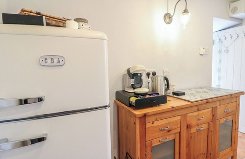 Longnor Cabaña | BAKEHOUSE CROFT, pet friendly, character holiday cottage in Longnor