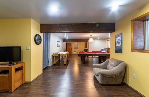 Glacier Chalet De Esquí | Baker Bliss 3100 Sqft, Wifi, HotTub, EV charger