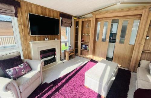 Allerthorpe Casa | Bakers Lodge with Hot Tub