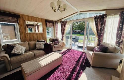 Allerthorpe Casa | Bakers Lodge with Hot Tub
