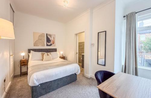 Stoke-on-Trent Casa | Bakewell Terrace by YourStays