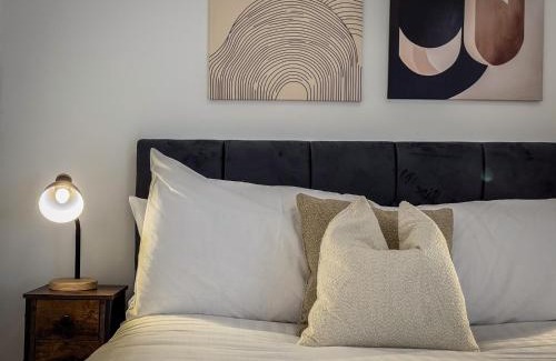 Stoke-on-Trent Casa | Bakewell Terrace by YourStays