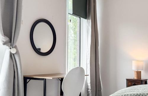 Stoke-on-Trent Casa | Bakewell Terrace by YourStays