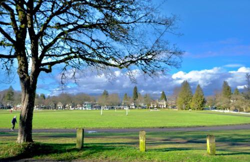 West Side Casa | Balaclava Park House close UBC and Downtown