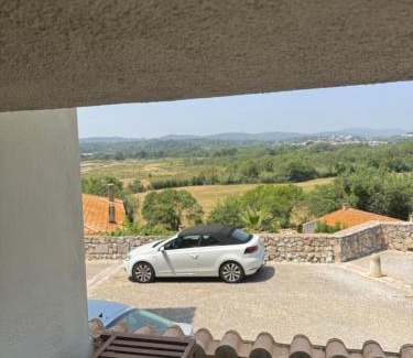 Balaruc-le-Vieux Apartamento | Balaruc Le Vieux Superbe studio dans maison médiévale avec terrasse et vue lagune de Thau