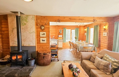 Kingussie Cabaña | Balbeag Cottage - Pet friendly Log Cabin