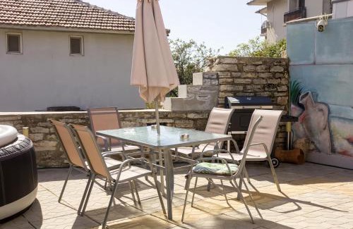 Balchik Apartamento | Balchik Sea View Escape 5BR Luxury with Hot Tub & Free Parking