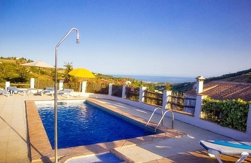 Frigiliana Cabaña | Cortijo Andaluz con piscina privada, jardín, barbacoa, WIFI y parking (5 coches)