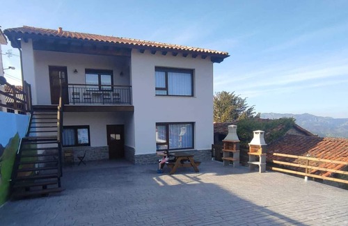 Cangas de Onís Apartamento | Balcón con vistas a los picos