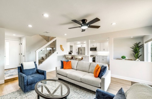 Poway Casa | Balconies & Views: Modern Abode in Poway!