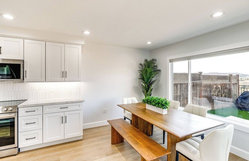 Poway Casa | Balconies & Views: Modern Abode in Poway!