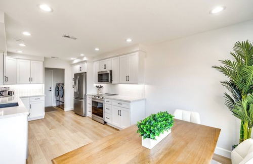 Poway Casa | Balconies & Views: Modern Abode in Poway!