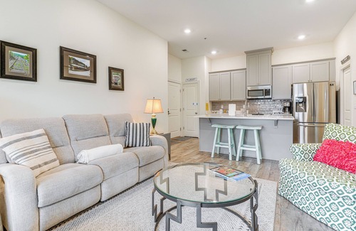 Chattanooga Apartamento | Balconies: Walkable Southside Chattanooga Condo!