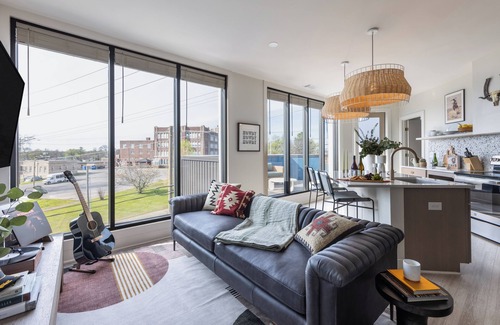 Five Points Casa | 5mins to Downtown | 2BDR Suite w/ Large Balcony!