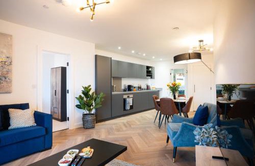 The Westside Apartamento | Balcony city view Spacious WiFi Family Contractors