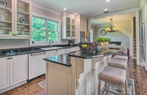 Buena Vista Casa | Balcony Downs Historic Home Near River Access