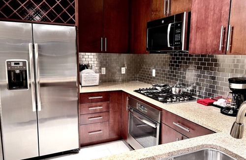 Downtown Las Vegas Condominio | Balcony Luxury High Rise Downtown Fremont Casinos