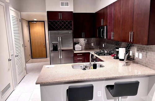 Downtown Las Vegas Condominio | Balcony Luxury High Rise Downtown Fremont Casinos