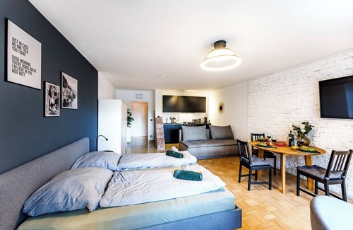 Suedviertel Apartamento | Balcony, near Central Station Apartment "Oasis"
