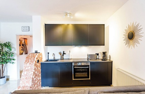 Suedviertel Apartamento | Balcony, near Central Station Apartment "Oasis"
