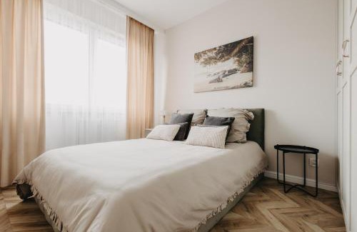 Fabryczna Apartamento | Balcony & Parking, Modern Elegant Apartment! Near Tram