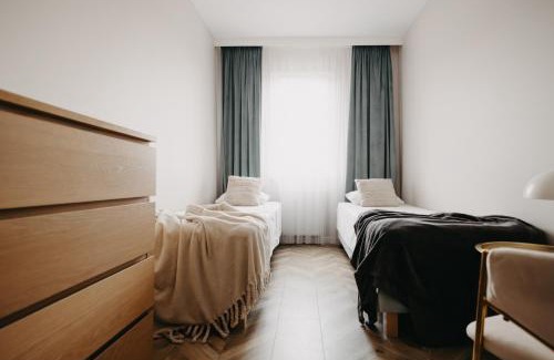 Fabryczna Apartamento | Balcony & Parking, Modern Elegant Apartment! Near Tram
