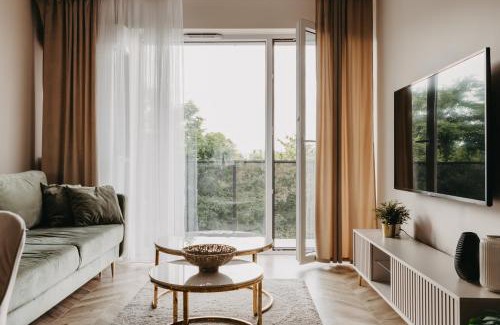Fabryczna Apartamento | Balcony & Parking, Modern Elegant Apartment! Near Tram