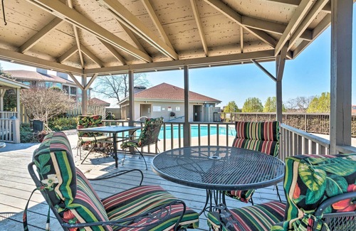 Lake Hamilton Apartamento | Balcony, Pool & Hot Tub: Cozy Condo in Arkansas!
