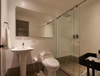 Financial District Apartamento | Balcony Retreat in Bogotá Gourmet Heart 205