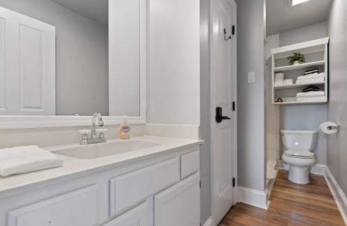 Lower Garden District Casa | Balcony Stay In Garden District Fall Fun