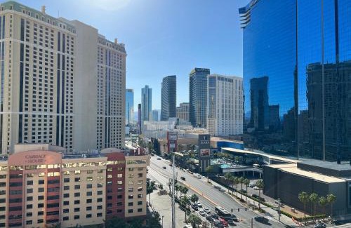 Las Vegas Apartamento | Balcony Studio Signature MGM Great View No Resort Fees Free Valet Lazy River